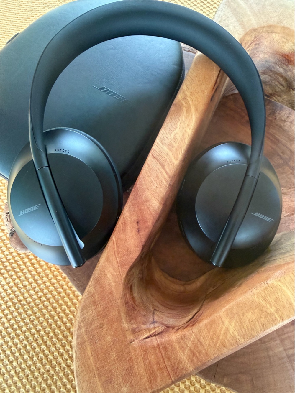 Bose Over-Ear Wireless Headphones — Like New With Carrying Case - Picture 2 of 6